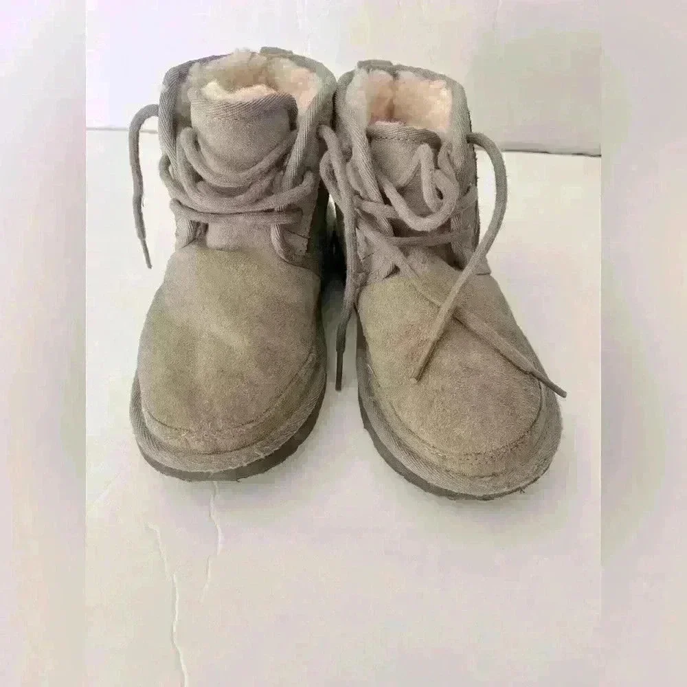 UGG Neumel II Lace Up Kids Chukka Boot Size 13